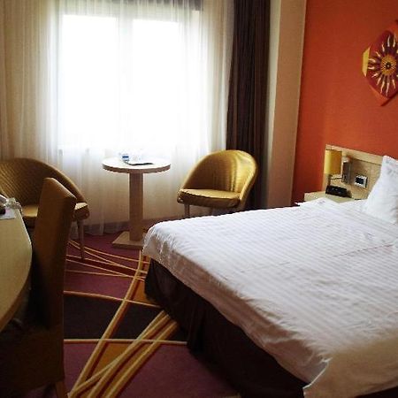 בוקרשט Mari Vila Hotel חדר תמונה