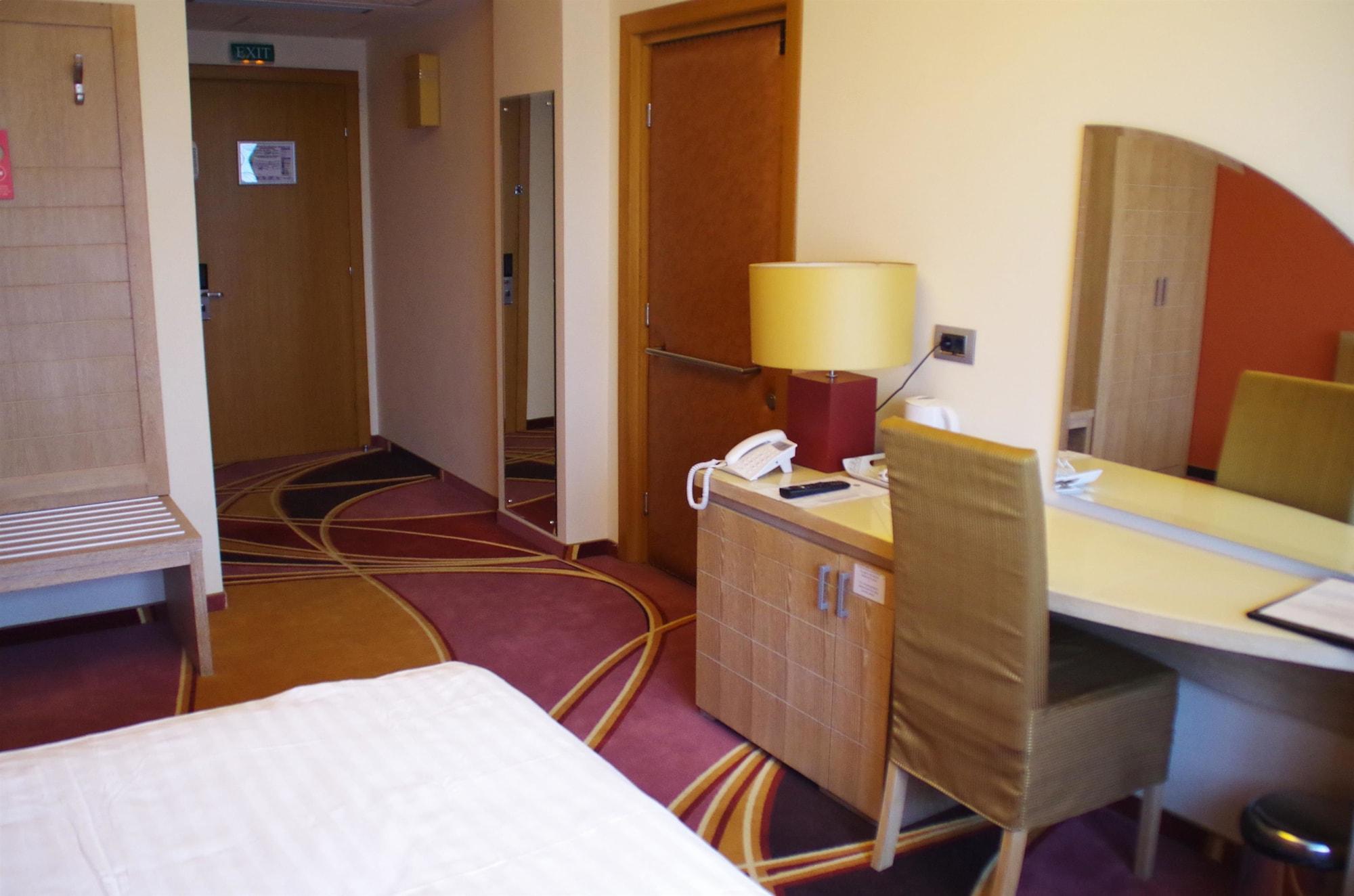בוקרשט Mari Vila Hotel מראה חיצוני תמונה