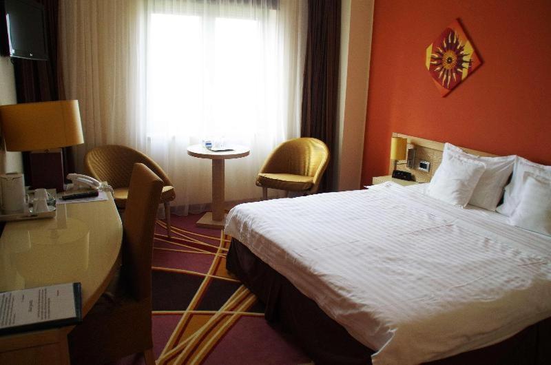 בוקרשט Mari Vila Hotel חדר תמונה